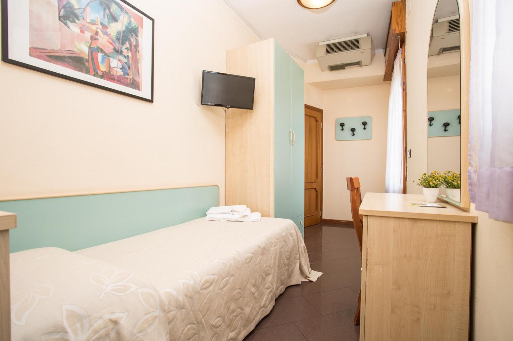 Albergo Ristorante Pozzi Bellaria-Igea Marina Habitación foto
